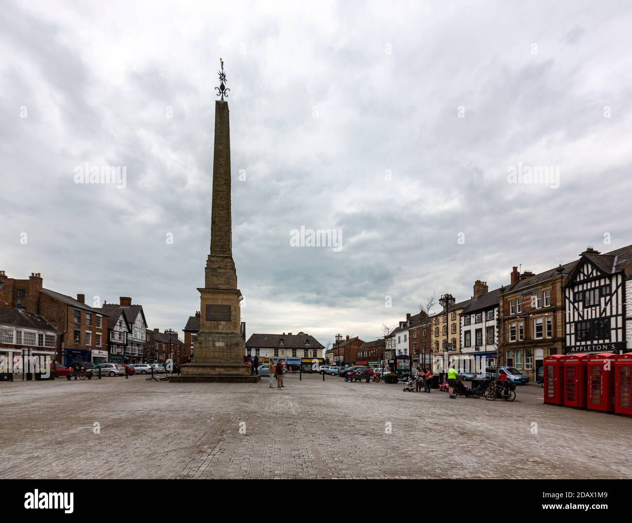 Ripon Obelisk, errichtet 1702 von John Aislabie, in Market Place, Ripon, North Yorkshire, England, UK Stockfoto