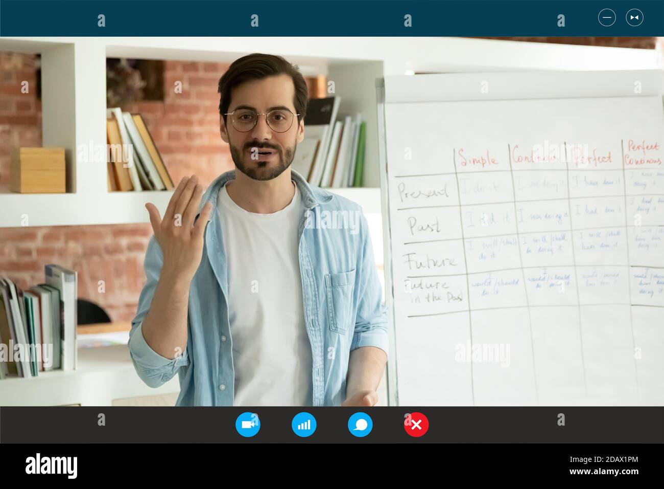 Professionelle männliche Tutor in Brillen Unterricht Fremdsprache. Stockfoto