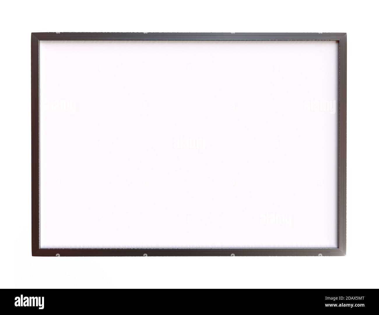 Leerer Bild- oder Whiteboard-Rahmen mit grauem silbernen Rahmen. Isoliert auf weißem Hintergrund. Leeres Mockup für Bilder, Fotos oder Zeichnungen. A-Standardpapier e Stockfoto