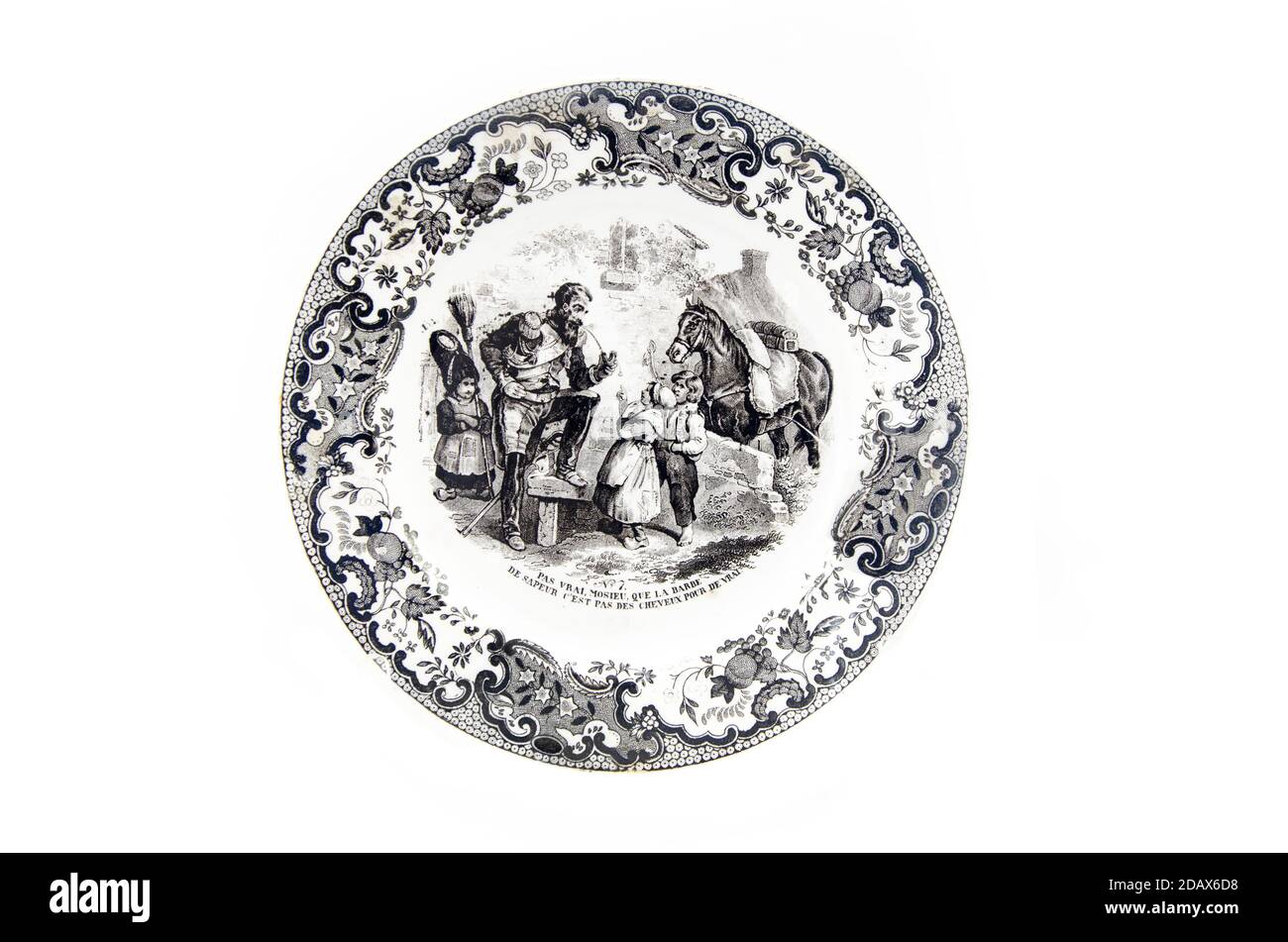 Antike Zierteller mit dem Napoleonischen Krieg Bild. (1803-1815). Nicht wahr, mosieu, dass Bart. Sapper ist kein echtes Haar. Frankreich, das 19. ce Stockfoto