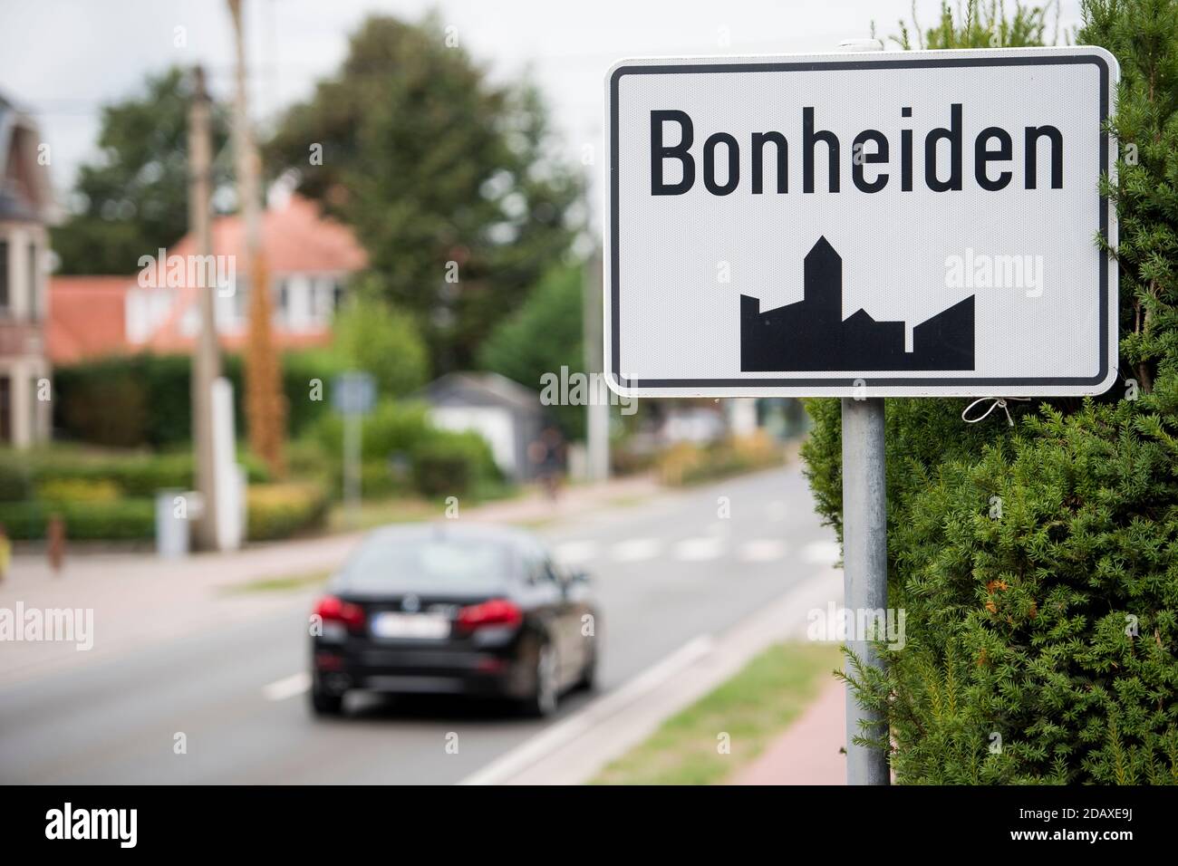 Abbildung zeigt den Namen der Gemeinde Bonheiden auf einem Verkehrsschild, Dienstag, 28. August 2018. BELGA FOTO JASPER JACOBS Stockfoto