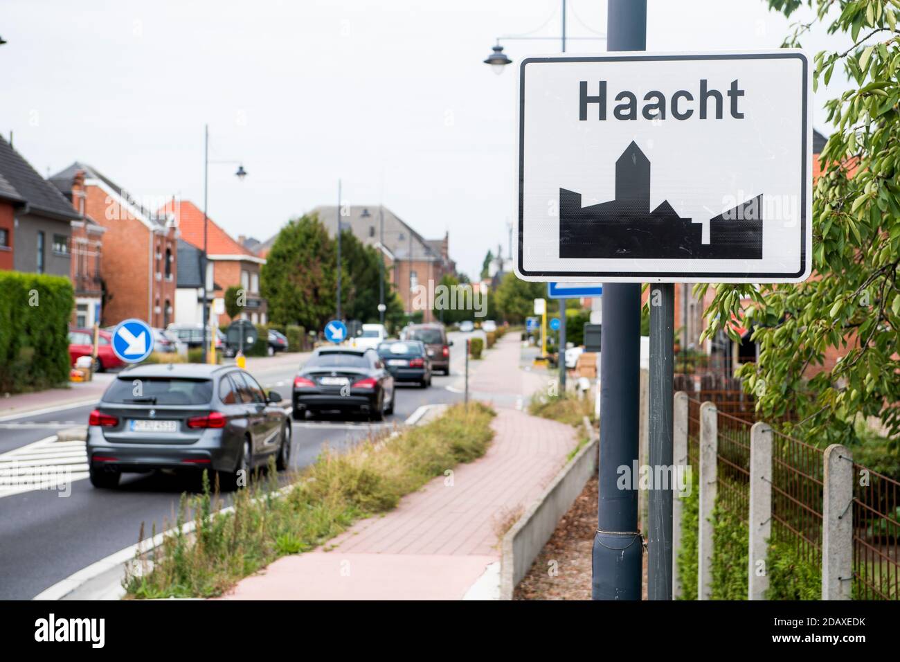 Abbildung zeigt den Namen der Gemeinde Haacht auf einem Verkehrsschild, Dienstag, 28. August 2018. BELGA FOTO JASPER JACOBS Stockfoto