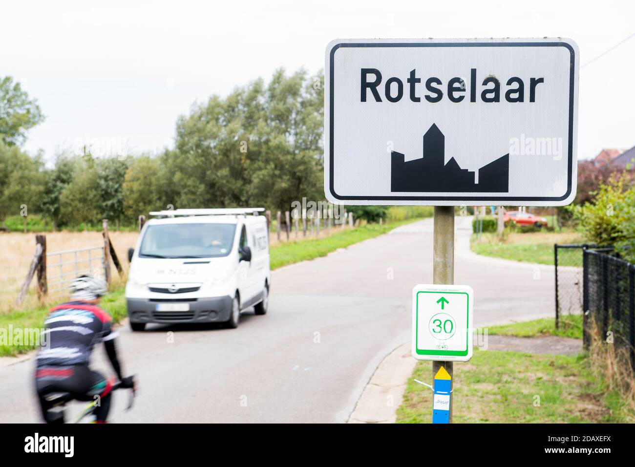 Abbildung zeigt den Namen der Gemeinde Rotselaar auf einem Straßenschild, Dienstag, 28. August 2018. BELGA FOTO JASPER JACOBS Stockfoto