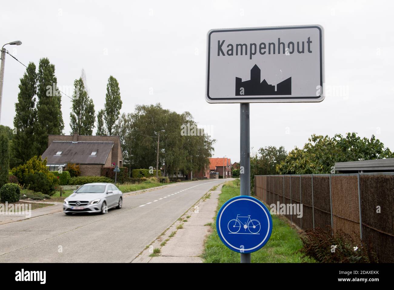 Abbildung zeigt den Namen der Gemeinde Kampenhout auf einem Straßenschild, Dienstag, 28. August 2018. BELGA FOTO JASPER JACOBS Stockfoto