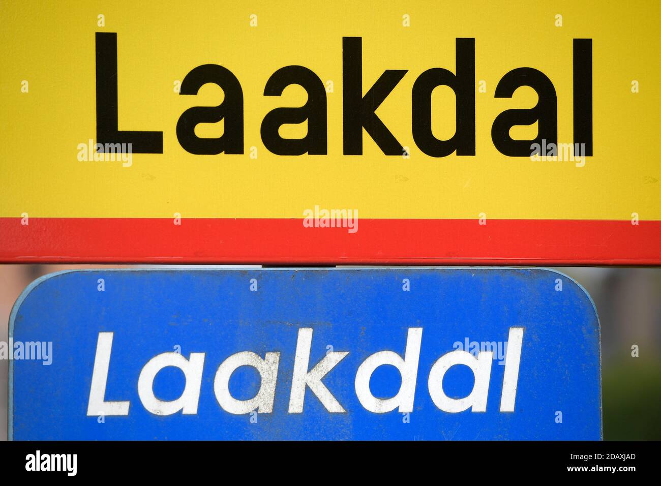 Abbildung zeigt den Namen der Gemeinde Laakdal auf einem Straßenschild, Freitag, 21. September 2018. BELGA FOTO YORICK JANSENS Stockfoto
