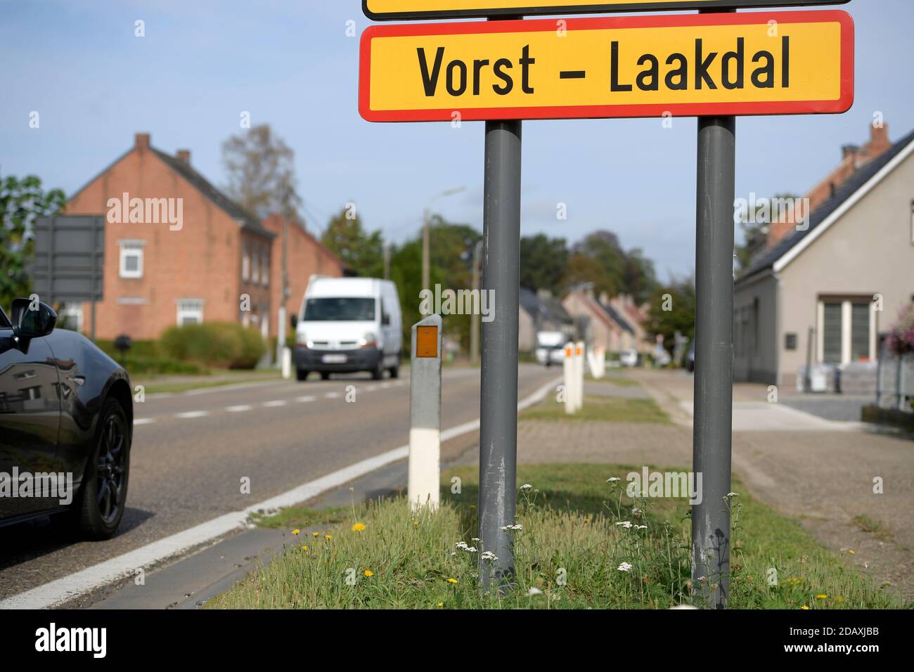 Abbildung zeigt den Namen der Gemeinde Laakdal auf einem Straßenschild, Freitag, 21. September 2018. BELGA FOTO YORICK JANSENS Stockfoto