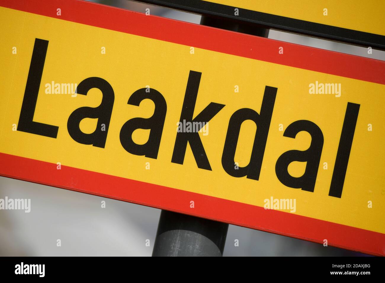 Abbildung zeigt den Namen der Gemeinde Laakdal auf einem Straßenschild, Freitag, 21. September 2018. BELGA FOTO YORICK JANSENS Stockfoto