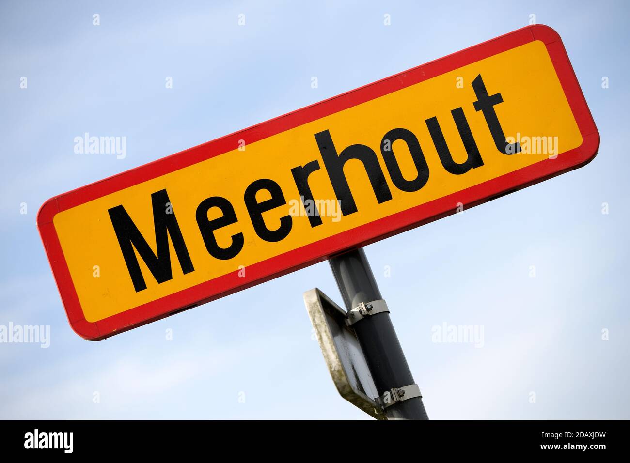 Abbildung zeigt den Namen der Gemeinde Meerhout auf einem Straßenschild, Freitag, 21. September 2018. BELGA FOTO YORICK JANSENS Stockfoto