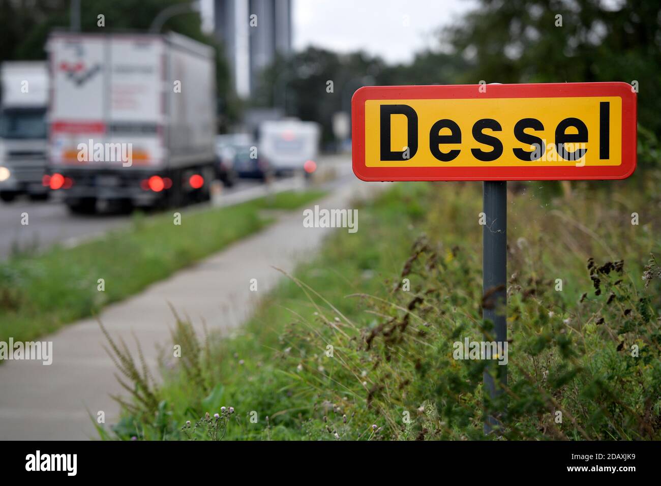 Abbildung zeigt den Namen der Gemeinde Dessel auf einem Straßenschild, Freitag 21 September 2018. BELGA FOTO YORICK JANSENS Stockfoto