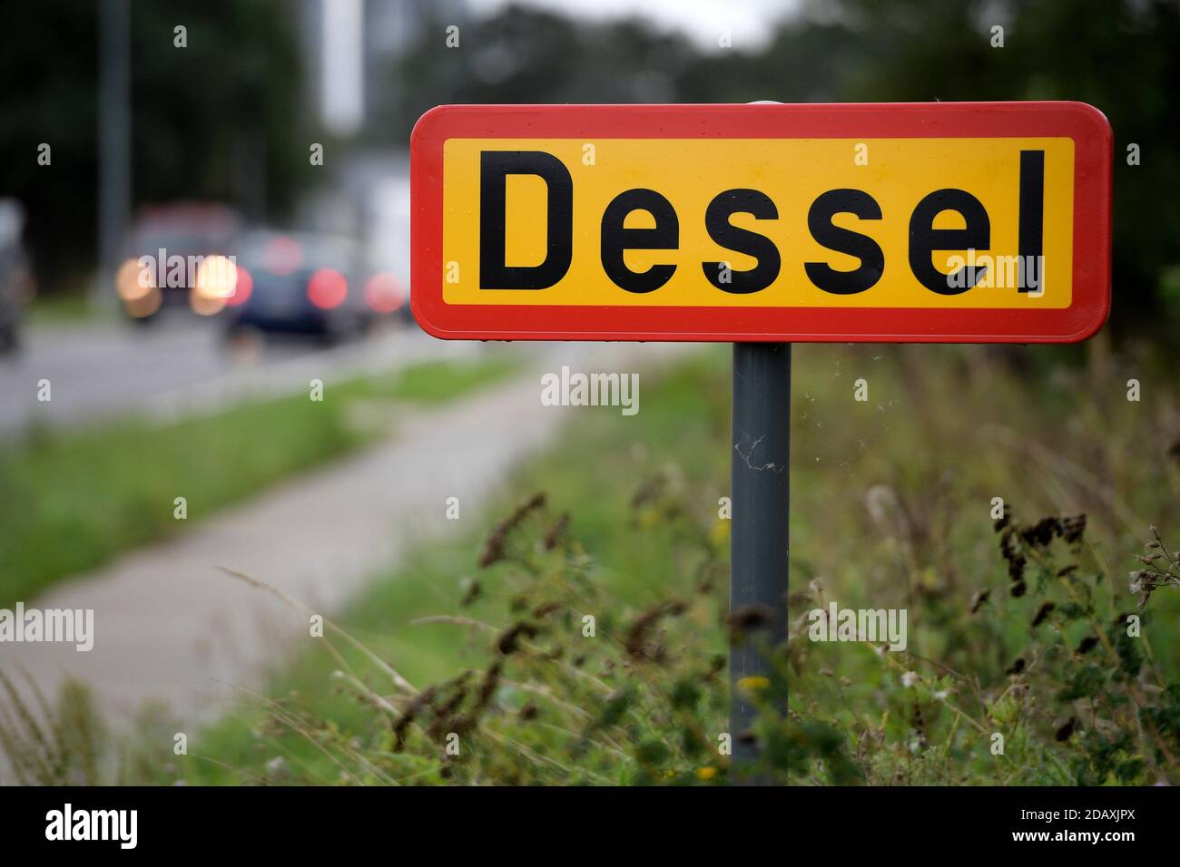Abbildung zeigt den Namen der Gemeinde Dessel auf einem Straßenschild, Freitag 21 September 2018. BELGA FOTO YORICK JANSENS Stockfoto