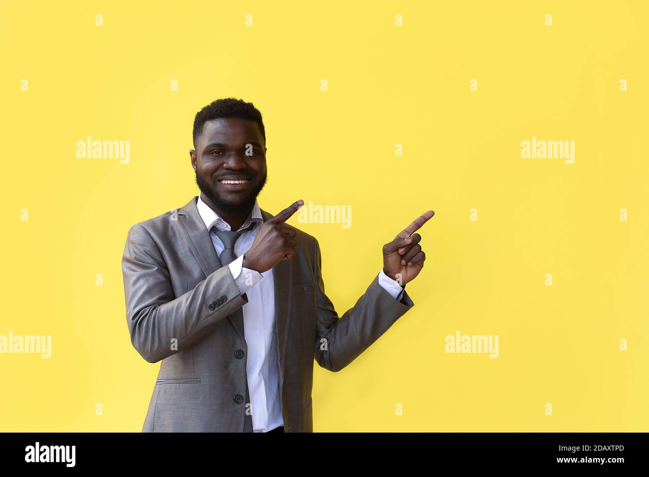 Der Afroamerikaner zählt zu 5, Handbewegung, Banner Stockfoto