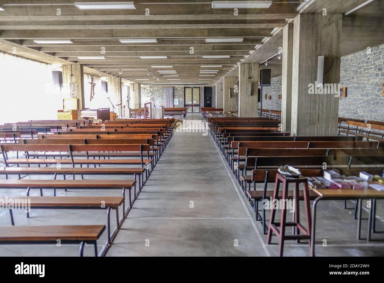 Abbildung Bild zeigt das Innere der 'Notre Dame au Coeur D'Or - die