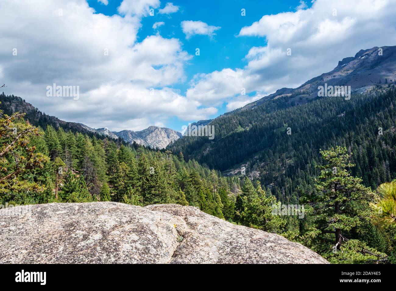 East Flange Rock, die unberührte natürliche Schönheit von CA-108, Pinecrest, Tuolome County, CA, Stockfoto