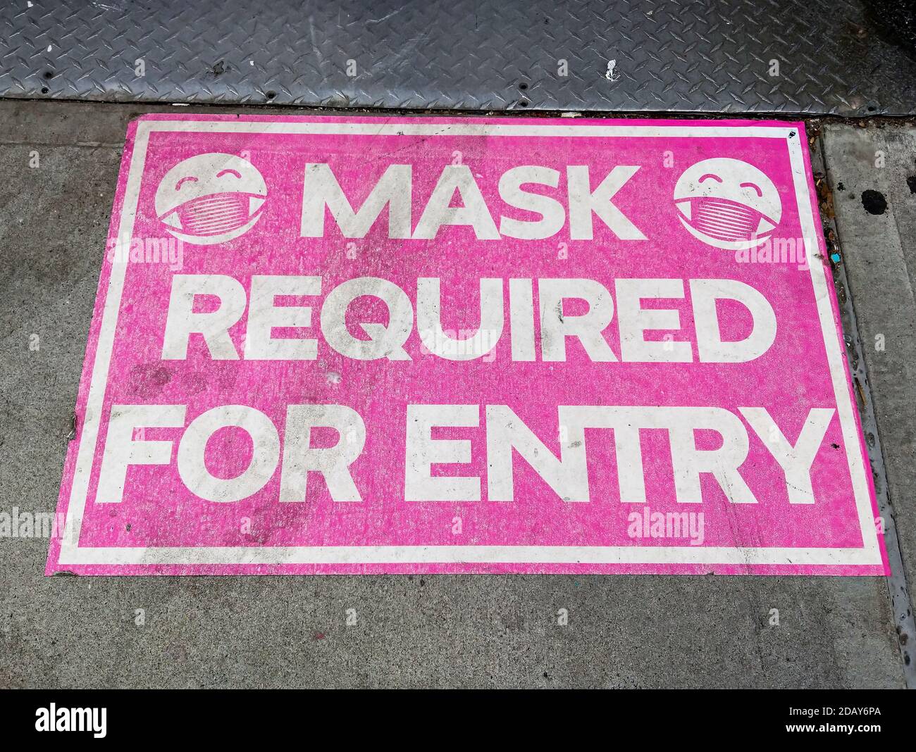 Masken Erforderliches Schild Stockfoto