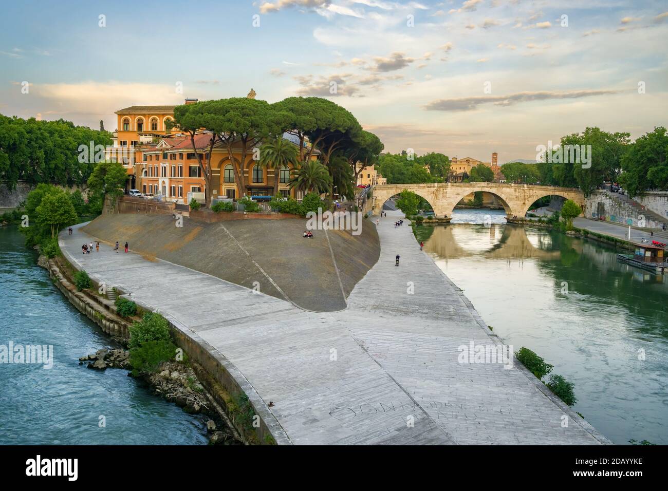 Tiberina Insel am Tiber in Rom, Italien. Stockfoto