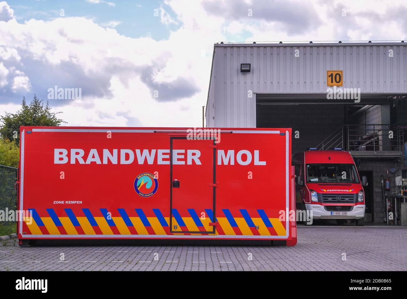 Abbildung Bild zeigt einen Feuerwehrwagen in Mol, Montag, 29. Juni 2020. BELGA FOTO LUC CLAESSEN Stockfoto