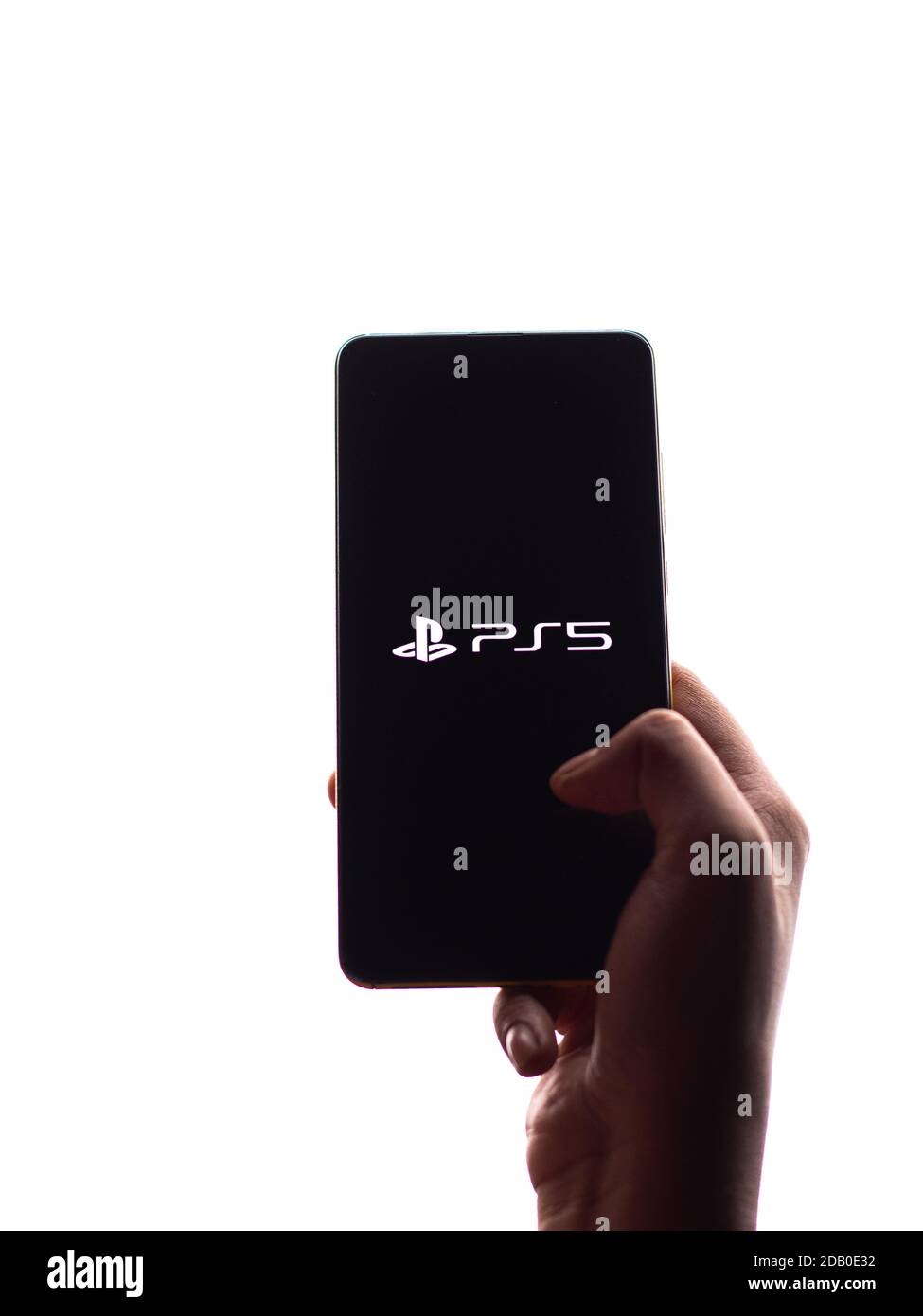 Assam, indien - November 15, 2020 : Play Station 5 Logo auf dem Handy-Bildschirm Stock Bild. Stockfoto