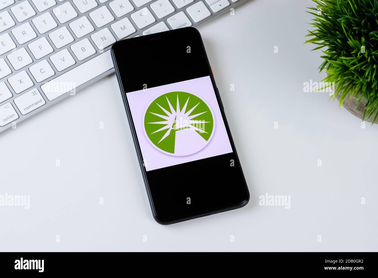 Fidelity Investments App-Logo auf einem Smartphone-Bildschirm. Stockfoto