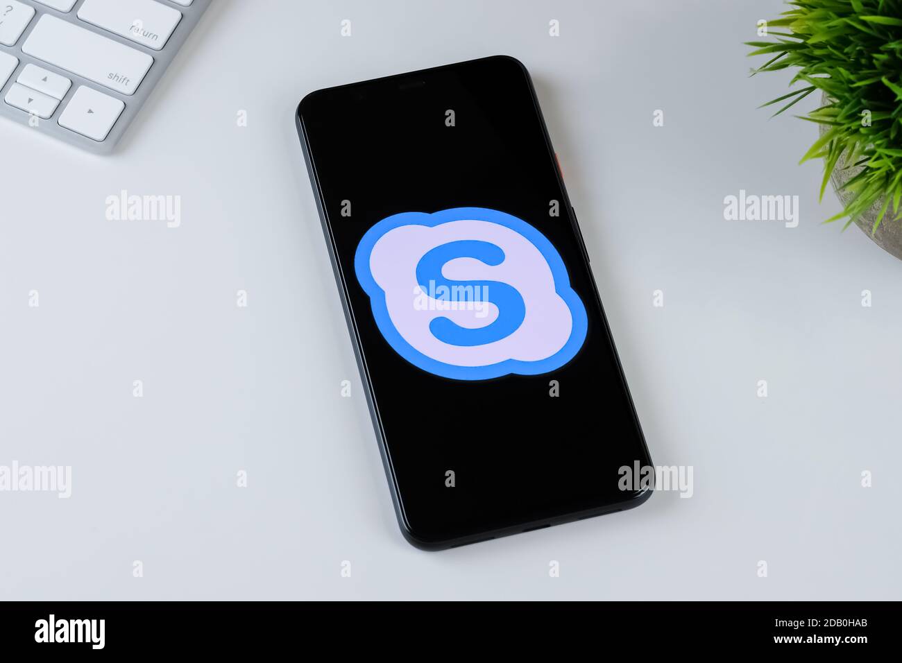 Skype Lite App-Logo auf einem Smartphone-Bildschirm. Stockfoto