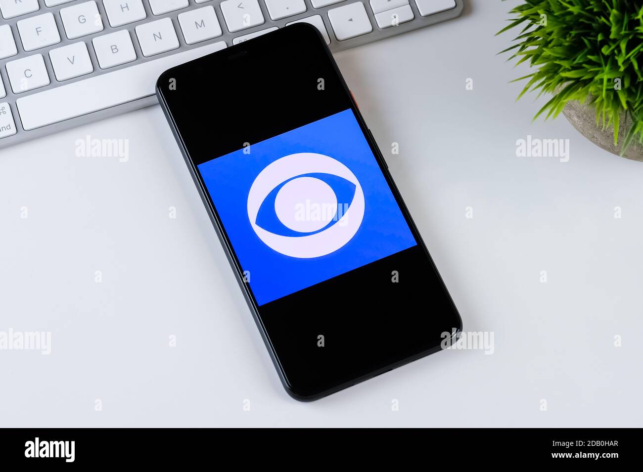 CBS App-Logo auf einem Smartphone-Bildschirm. Stockfoto