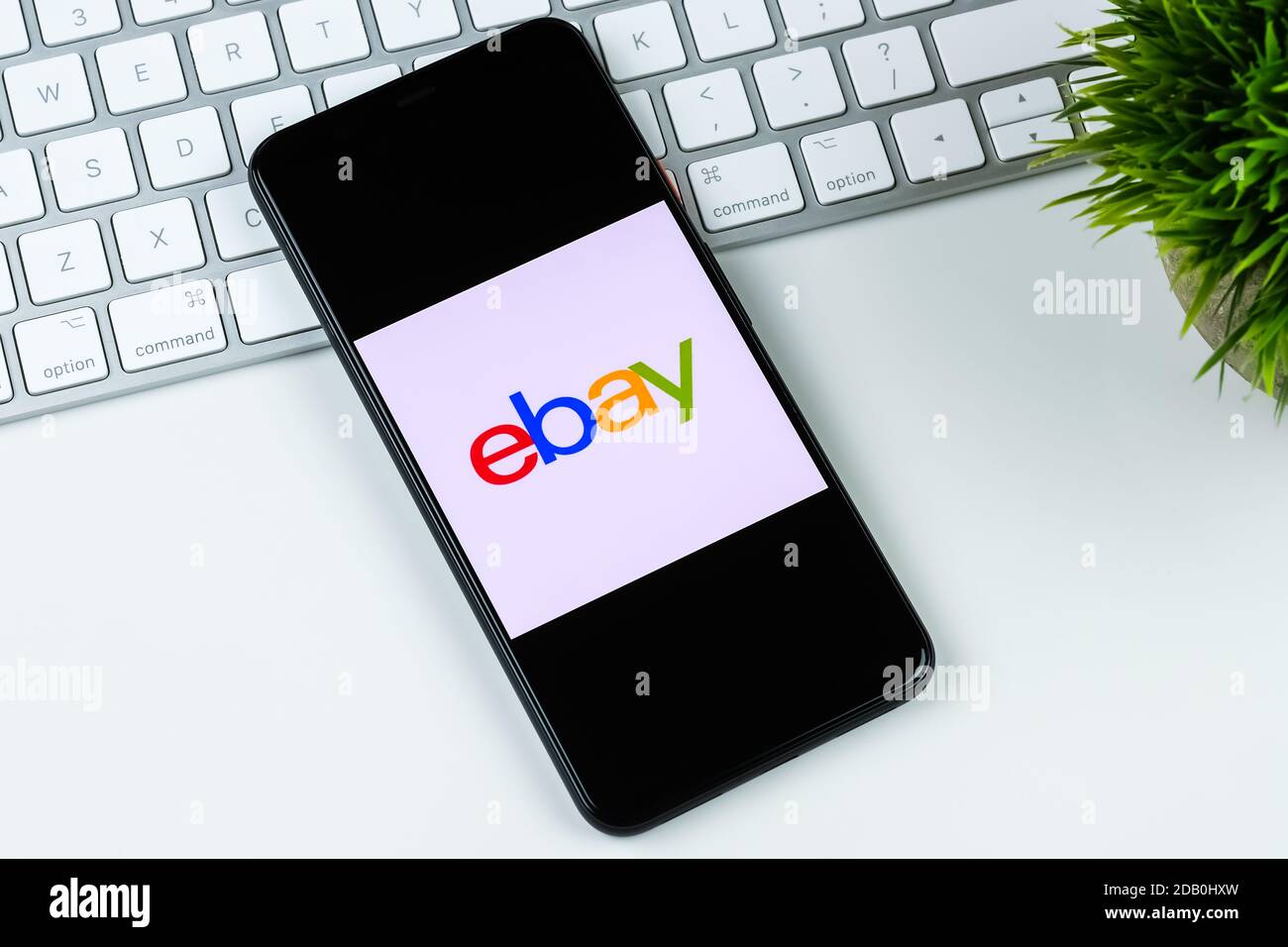 EBay App-Logo auf einem Smartphone-Bildschirm. Stockfoto