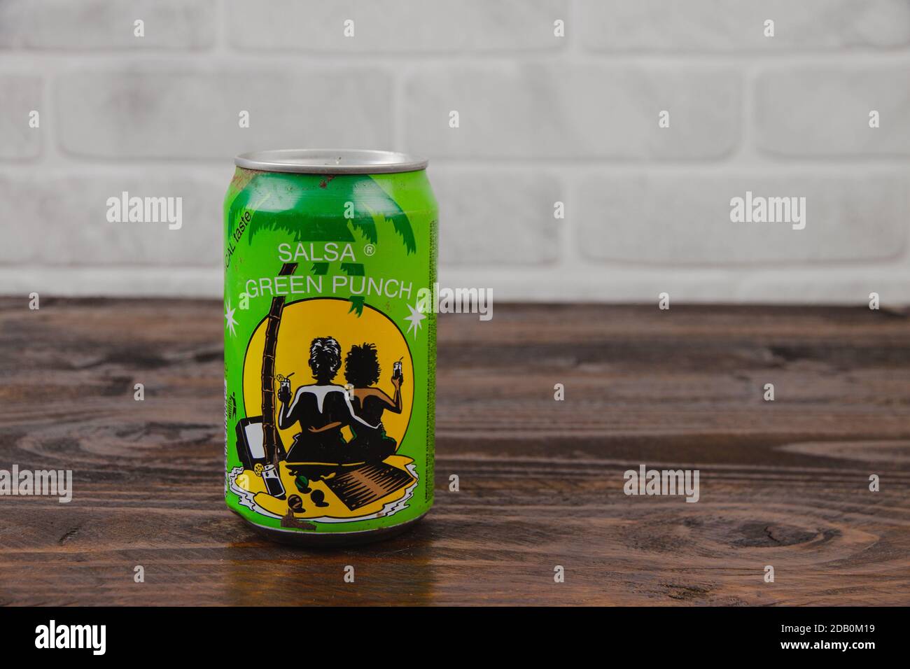 Eine vintage Aluminium Dose Salsa Softdrink gegen die Ziegel Wal Stockfoto