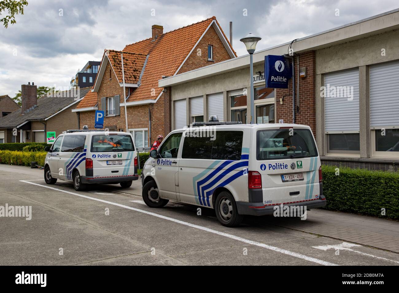Abbildung Bild zeigt die Polizeistation in Diksmuide, Donnerstag, 30. Juli 2020. BELGA FOTO KURT DESPLENTER Stockfoto