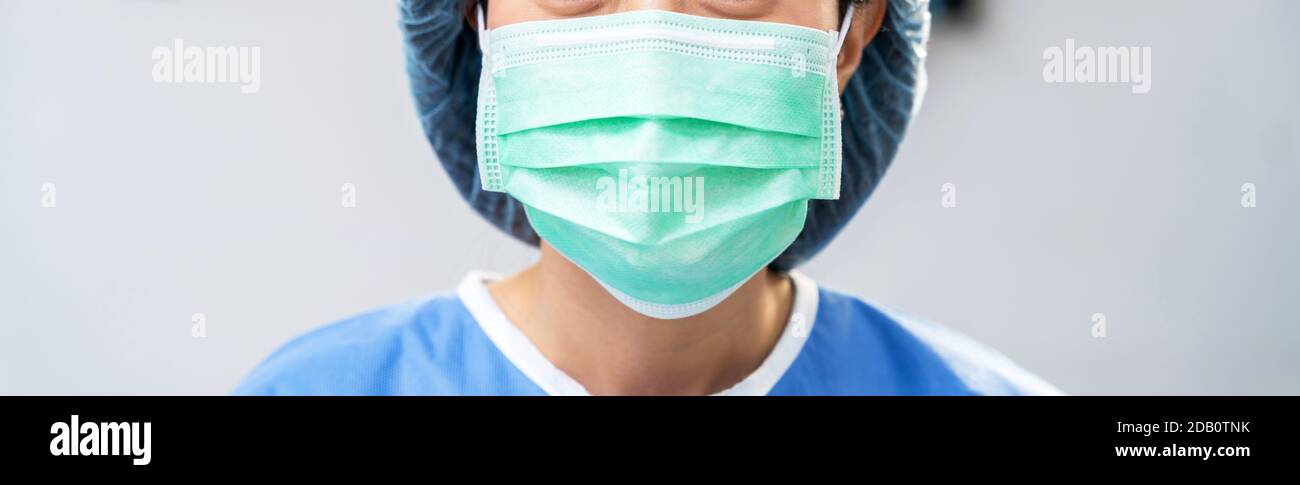 Asiatische Ärztin trägt Schutz Gesichtsmaske gegen Coronavirus. Banner medizinisches Personal präventive Hintergrund mit Kopieplatz im Krankenhaus Stockfoto