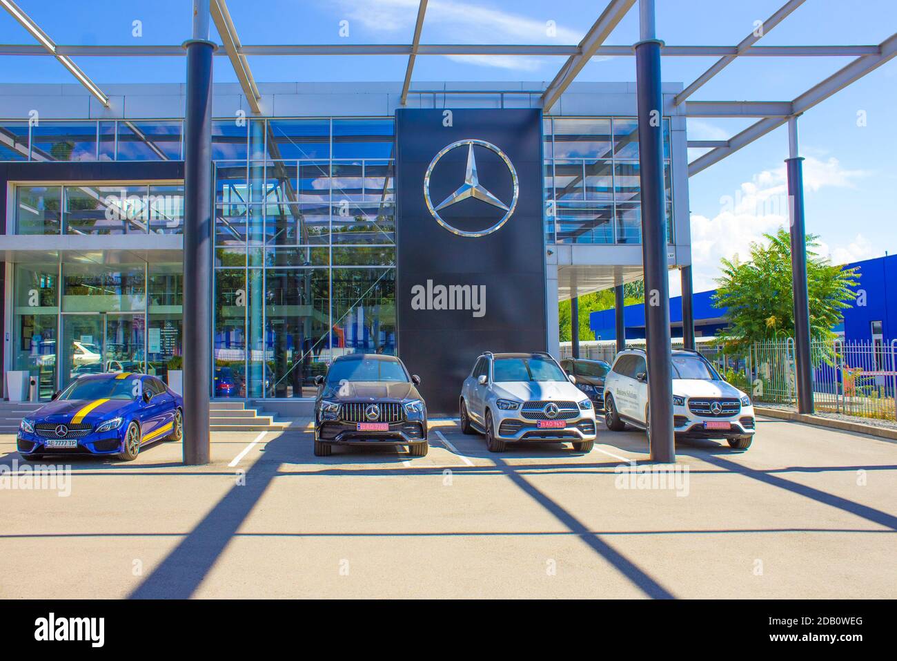 Mercedes Benz Shop Stockfotos Und Bilder Kaufen Alamy