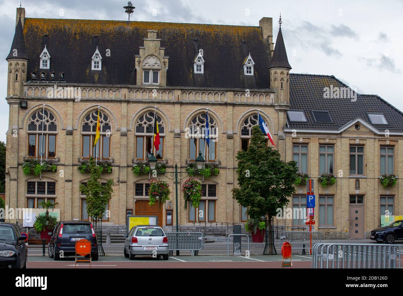 Abbildung zeigt das Rathaus in Comines-Warneton (Komen-Waasten), Donnerstag, 27. August 2020. BELGA FOTO NICOLAS MAETERLINCK Stockfoto