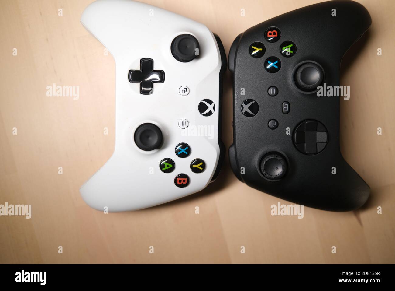 MADRID, SPANIEN - 10. November 2020: Fotoshooting und Testen von Xbox Series X-Produkten Stockfoto