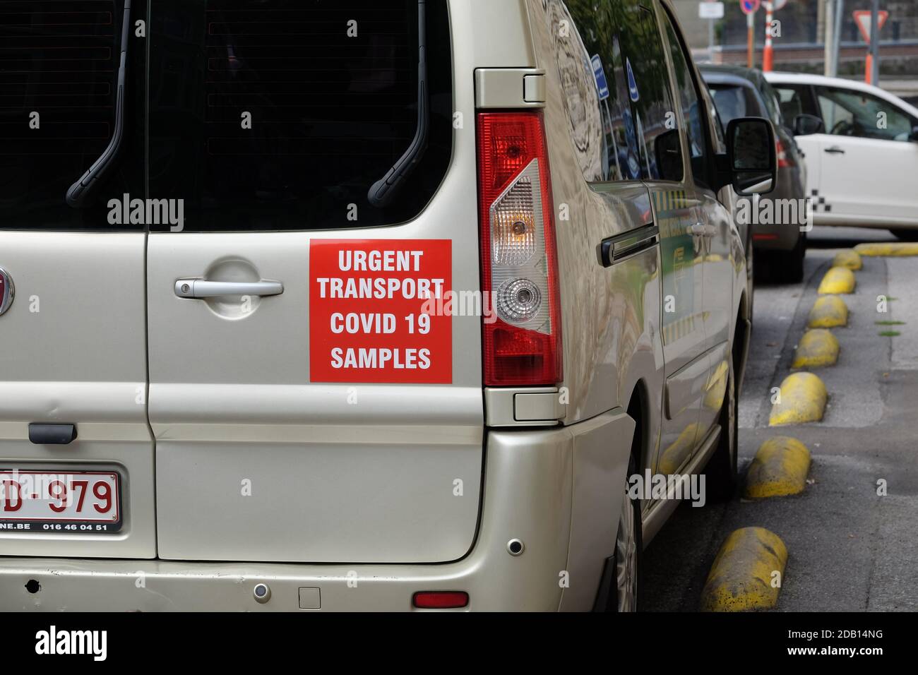 Abbildung Bild zeigt ein covid Proben tranport van in Huy, Samstag 29 August 2020. BELGA FOTO BRUNO FAHY Stockfoto