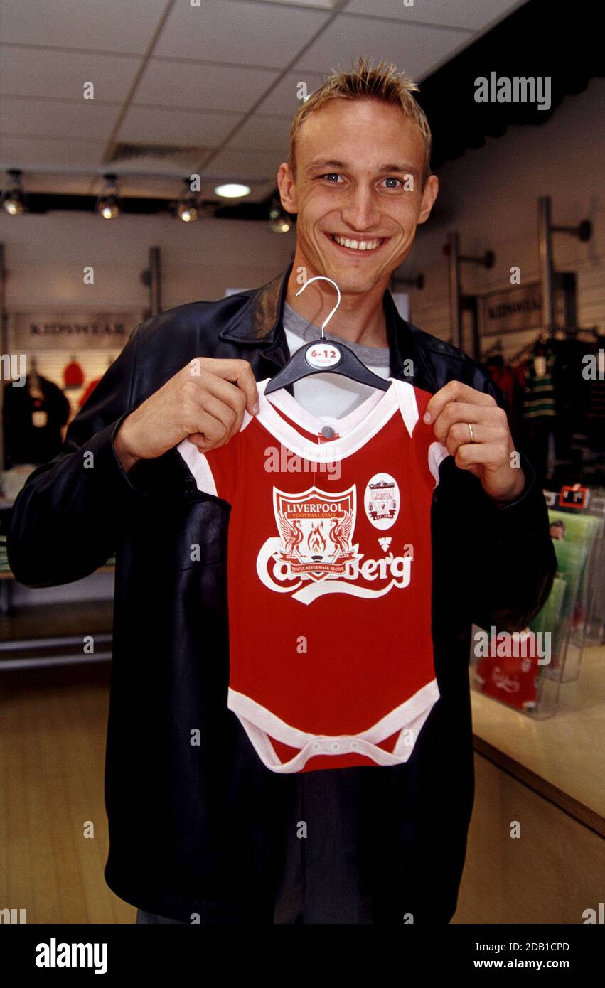 Der finnische Fußballspieler Sami Hyypiä in Liverpool im Jahr 2000 nach der Unterzeichnung beim FC Liverpool im Jahr 1999. Stockfoto