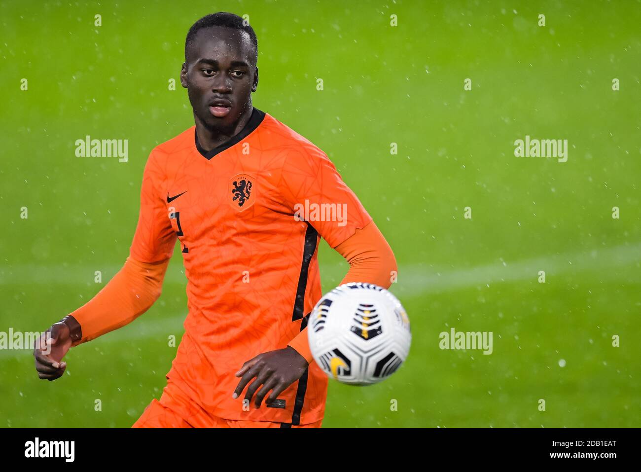 ALMERE, NIEDERLANDE - NOVEMBER 15: Jordan Teze von den Niederlanden U21 während des U21 UEFA Euro Qualifying matches zwischen Holland U21 und Weißrussland U21 im Yanmar Stadion am 15. november 2020 in Almere, Niederlande (Foto: Gerrit van Keulen/Orange Pictures) Stockfoto