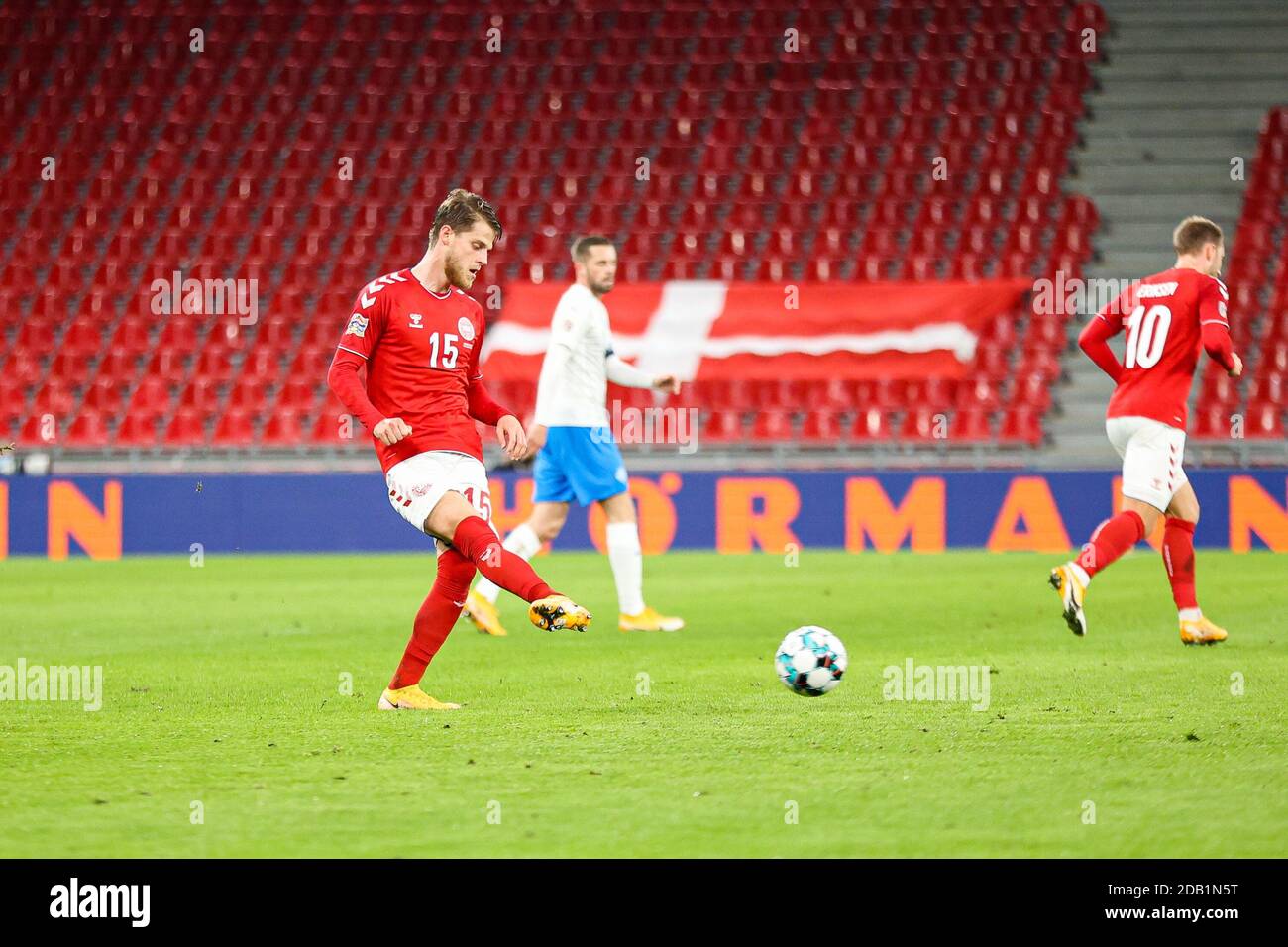 Kopenhagen, Dänemark. November 2020. Mathias Jensen (15) aus Dänemark beim Nations League Spiel zwischen Dänemark und Island am Spieltag 5 der Gruppe B in Parken, Kopenhagen. (Foto Kredit: Gonzales Foto/Alamy Live News Stockfoto