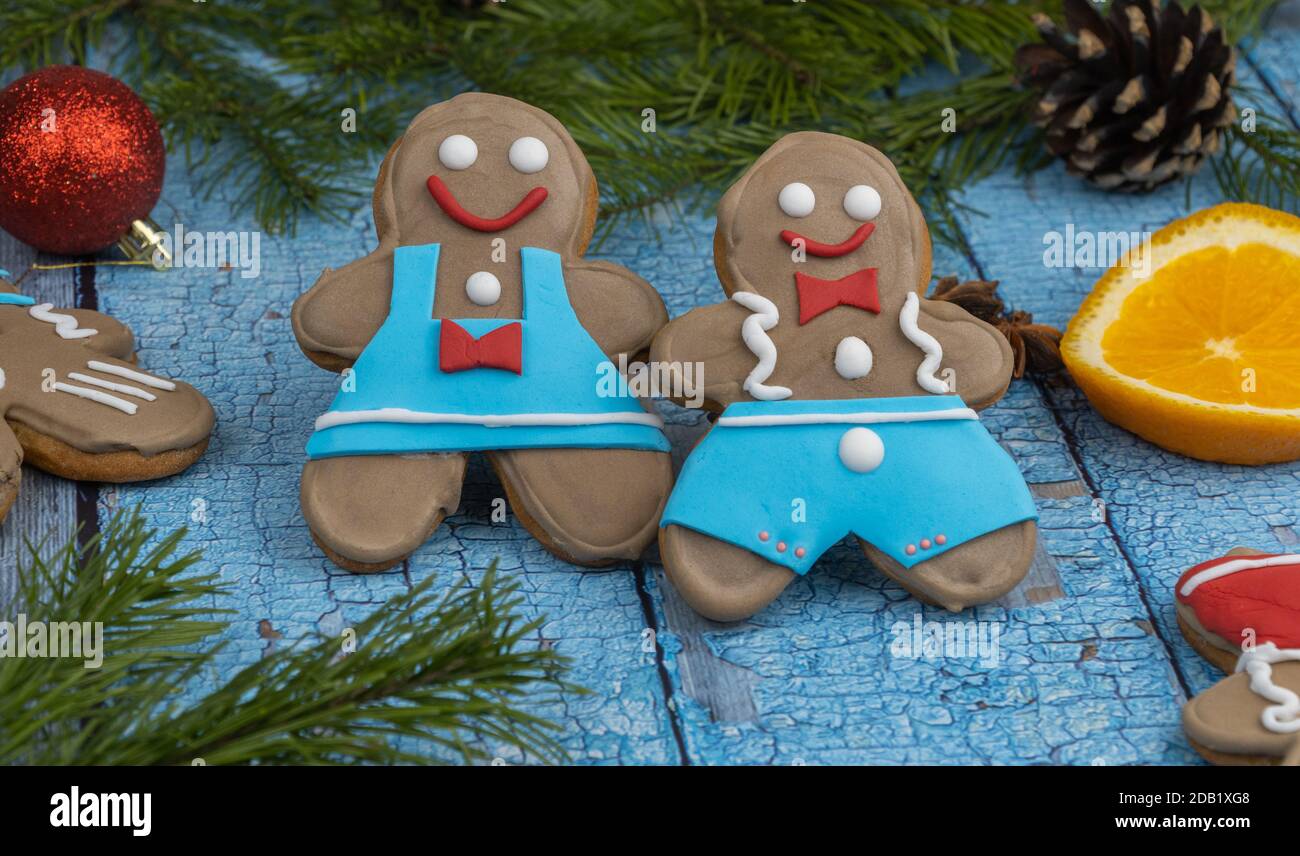 Paar Lebkuchen. Lebkuchen in der Form eines Mannes und einer Frau Stockfoto