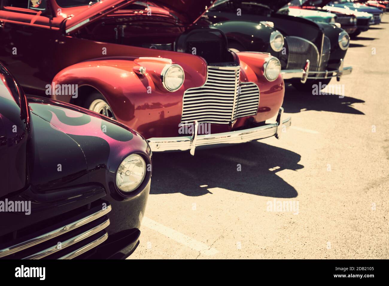 Straßenanzeige für alte Autos Stockfoto
