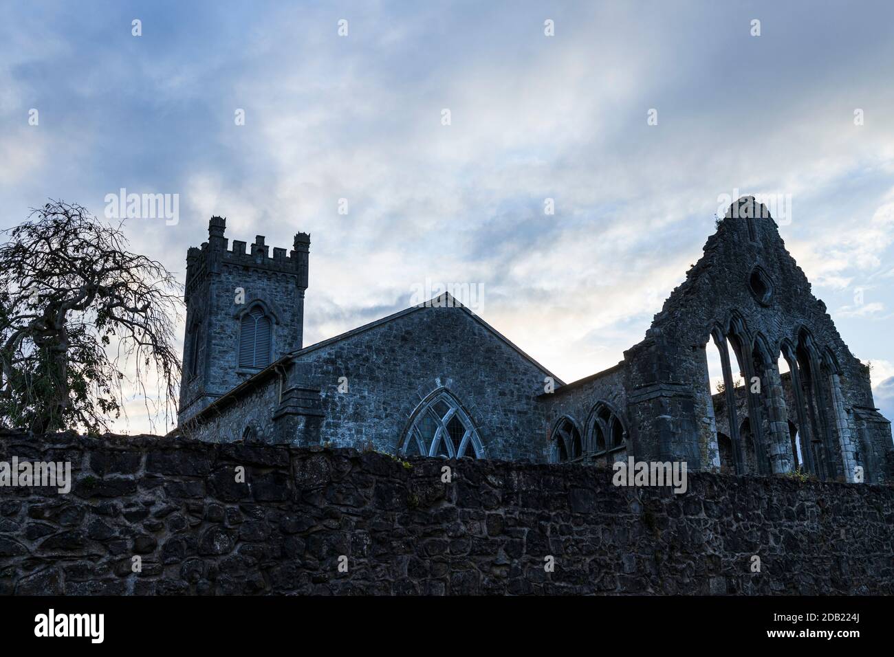 Saint Johns Church of Ireland Kirche in der Abenddämmerung, Kilkenny, County Kilkenny, Irland Stockfoto