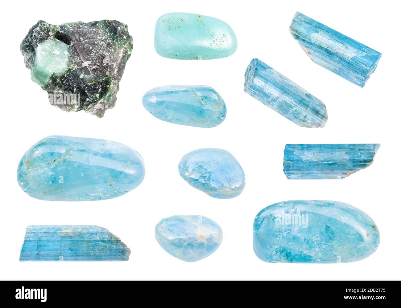 Set aus verschiedenen Aquamarin (blauem Beryl)-Edelsteinen, isoliert auf weißem Hintergrund Stockfoto