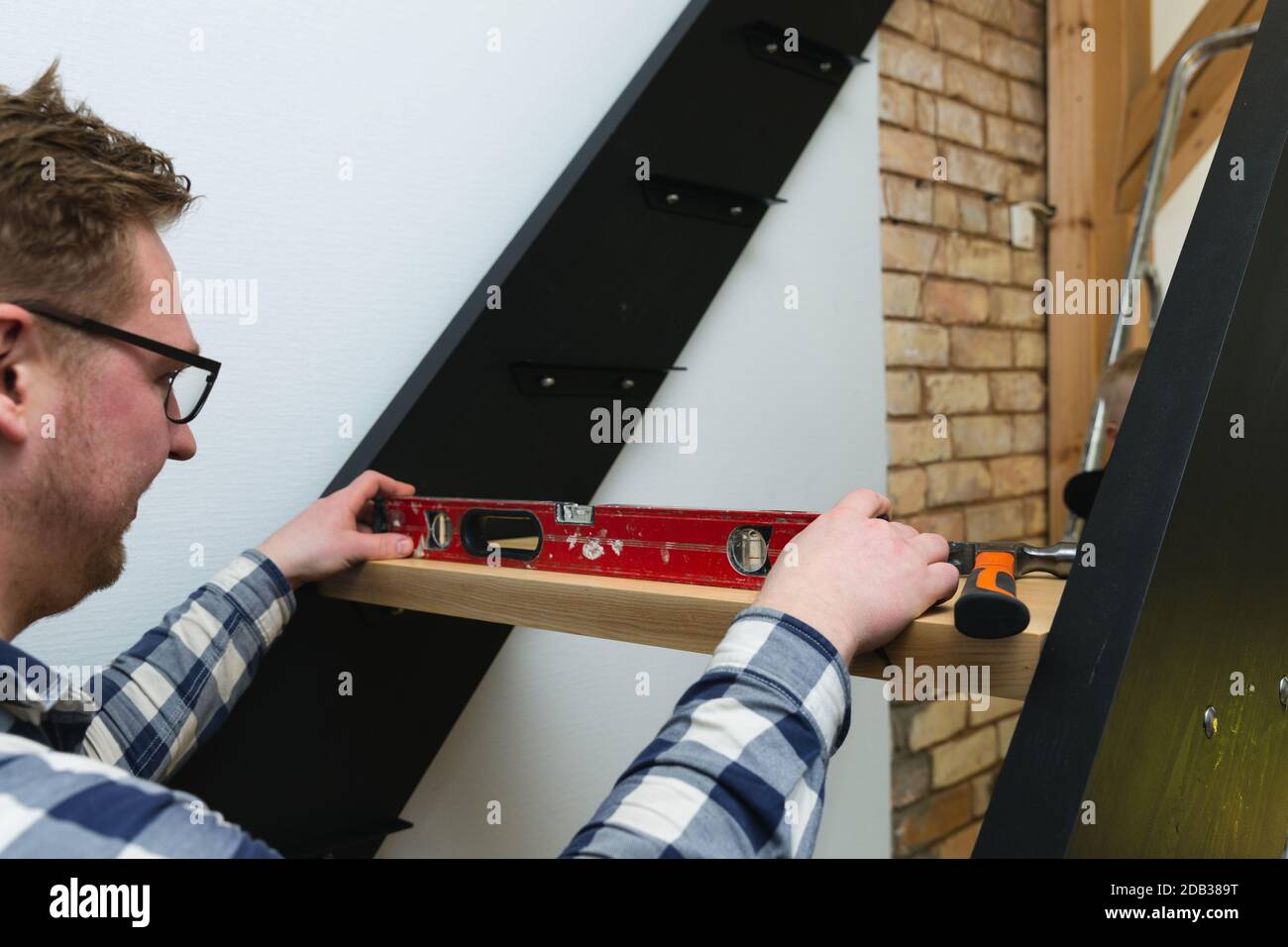 Hausverbesserung handlicher Treppenaufgang in einem natürlichen Licht Stockfoto