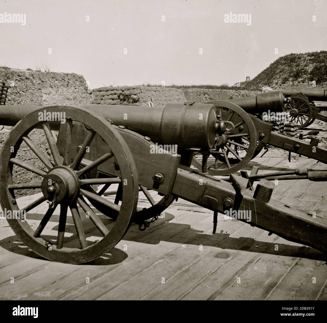 Morris Island, S. C. Batterie von 100-pdr. Parrott Kanonen in Fort Putnam. Stockfoto