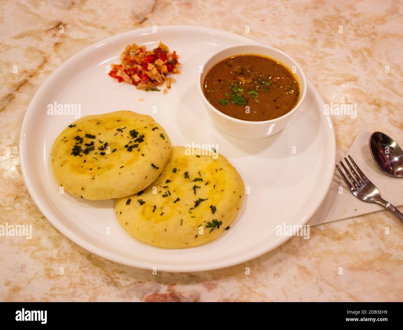 Punjabi Chole mit Kulche Stockfoto