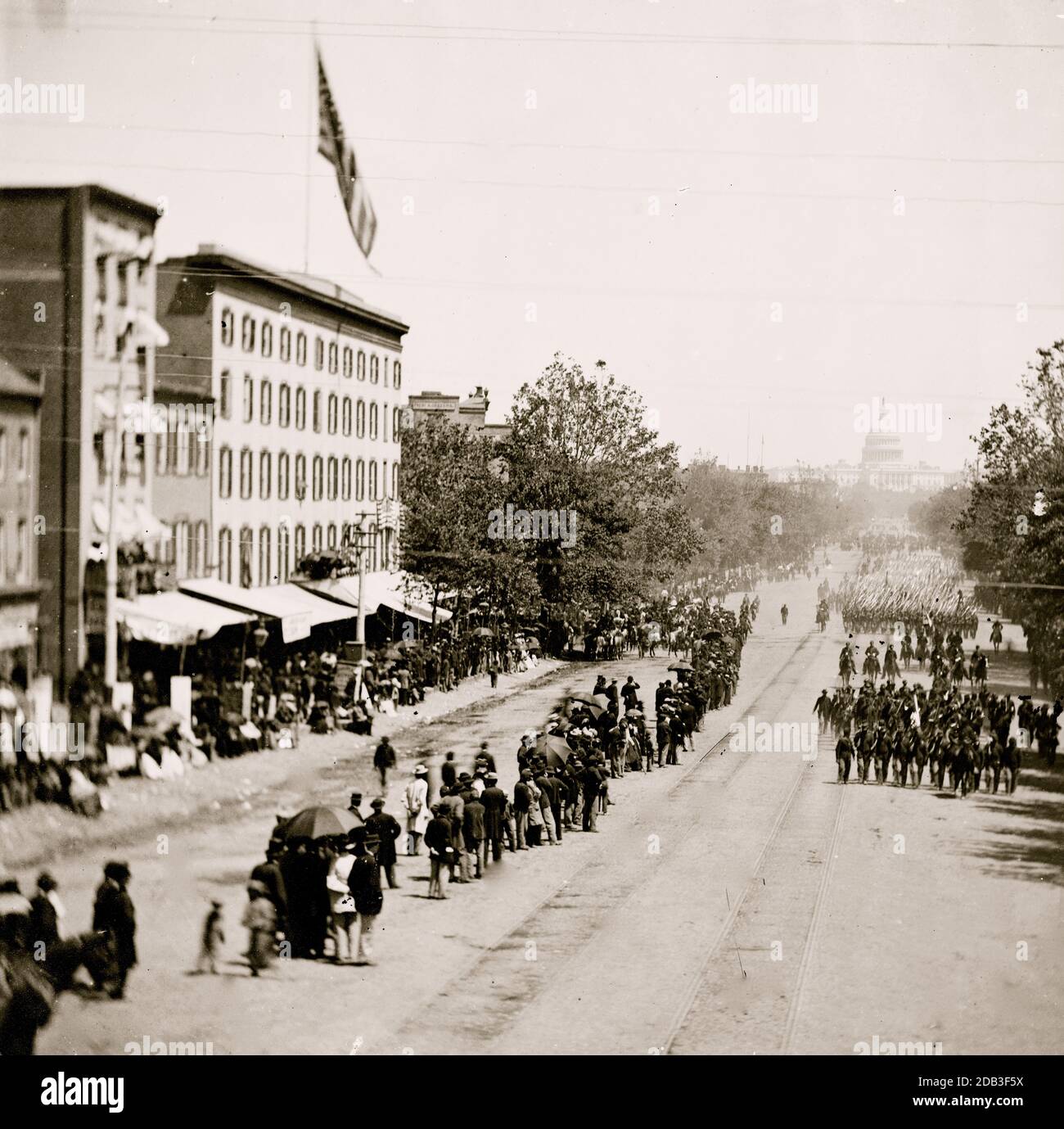 Washington, District of Columbia. Die große Überprüfung der Armee. Infanterie an der Pennsylvania Avenue in der Nähe des Finanzministeriums vorbei. Stockfoto