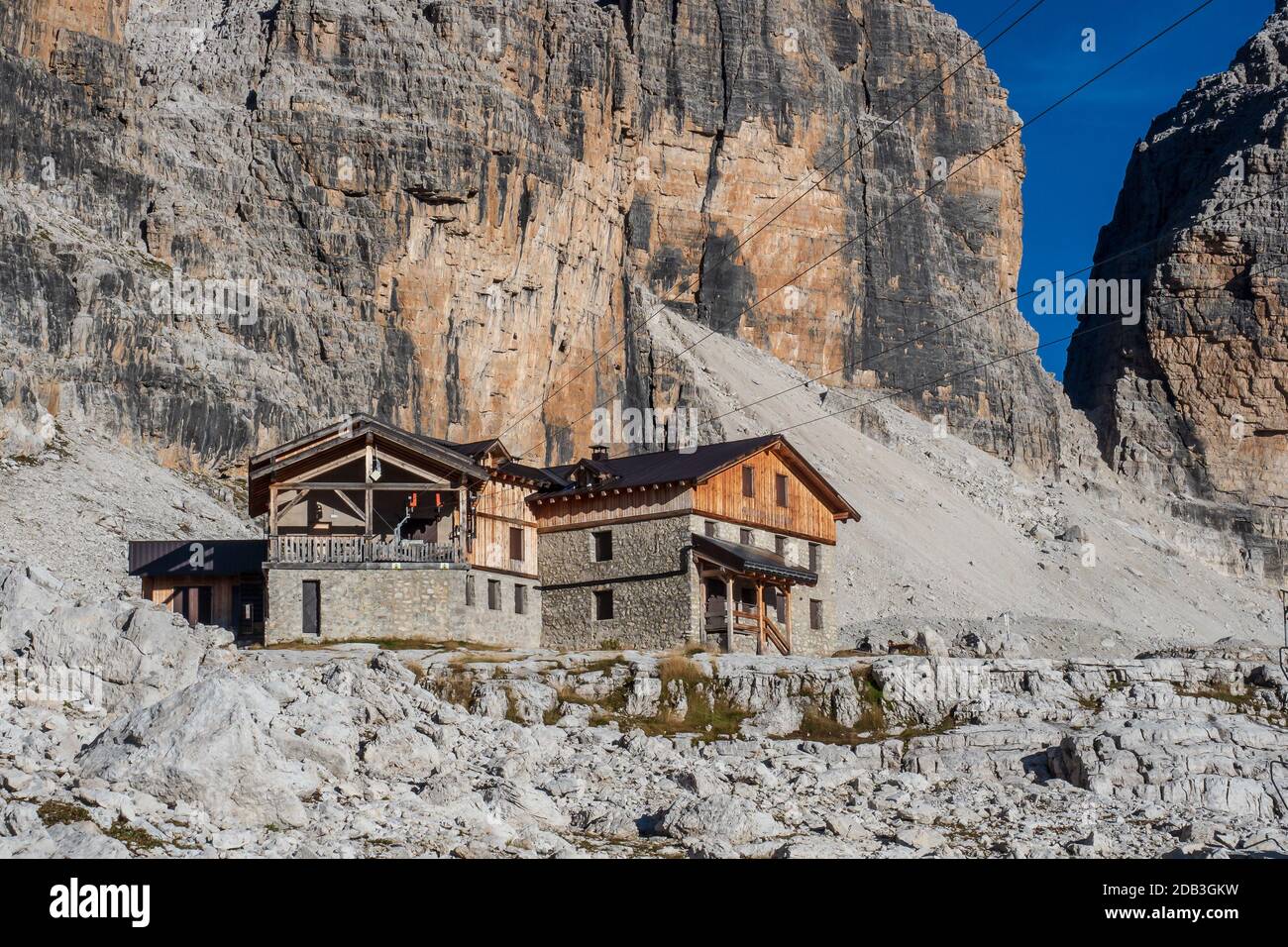 Berglandschaft und Angelo Alimonta Hütte in den Dolomiten Alpen Italien. Stockfoto