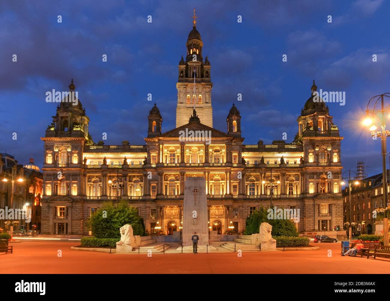 George Square City Hall Glasgow bei Nacht Stockfoto