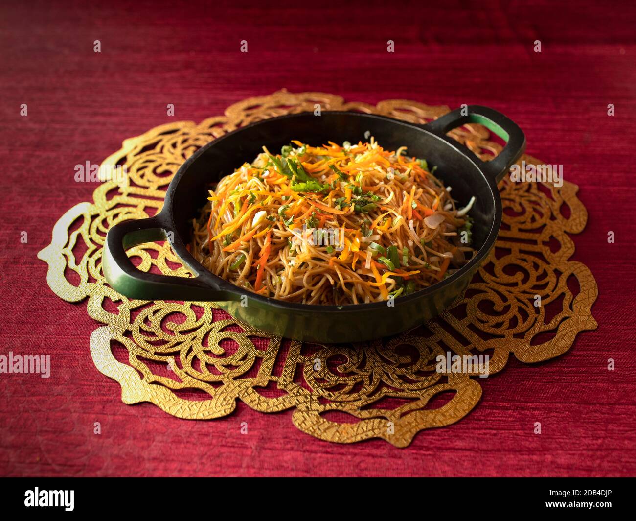 Vegetalbe Nudeln / Hakka Nudeln / Chinesische Nudeln Stockfoto