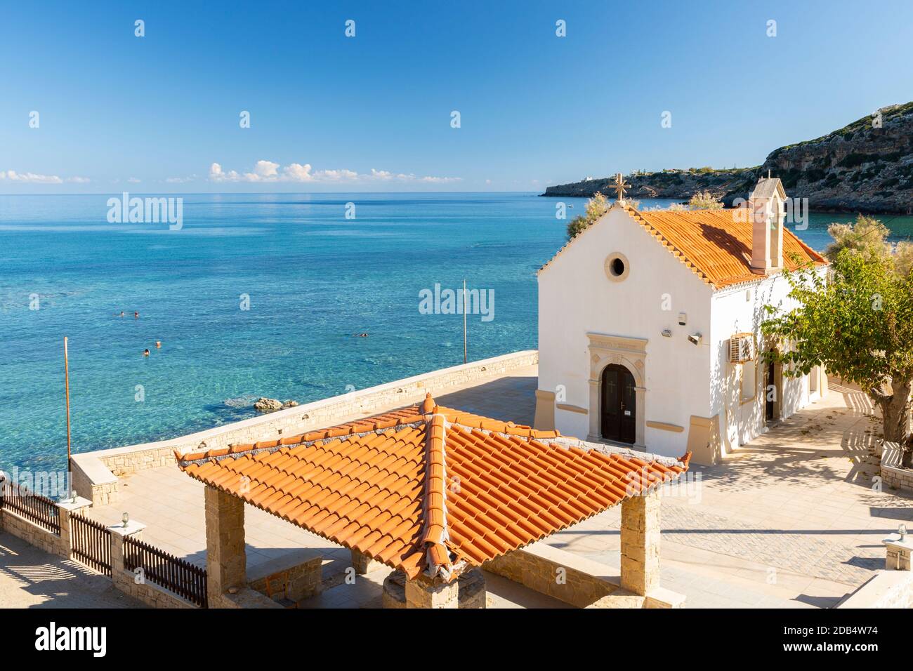 Eine Ostorthodoxe Kirche am Meer in der Nähe des Kamari Strandes in Gerani, Gemeinde Rethymno, Kreta, Griechenland Stockfoto