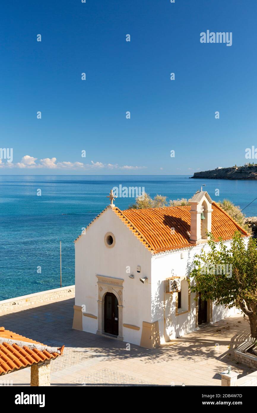 Eine Ostorthodoxe Kirche am Meer in der Nähe des Kamari Strandes in Gerani, Gemeinde Rethymno, Kreta, Griechenland Stockfoto
