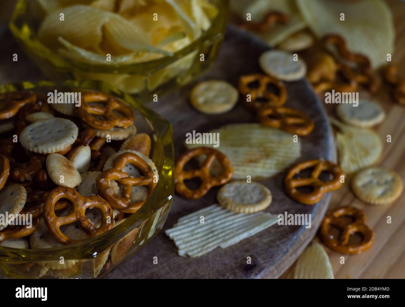 Viele salzige Snacks mischen sich Stockfoto