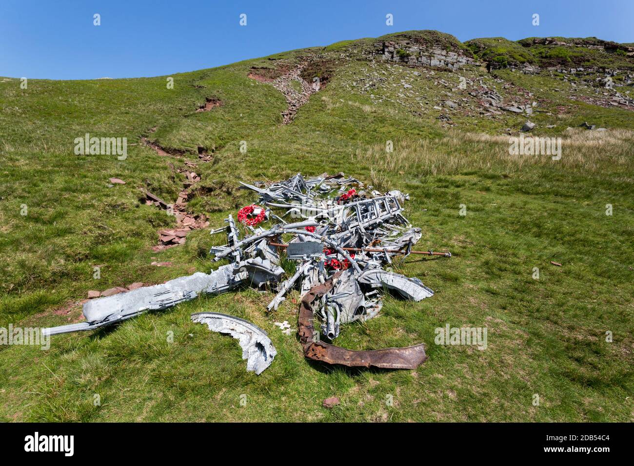 Memorial and Remains of Wellington stürzte im Juli 1942 bei einer Trainingsübung ein Flugzeug ab, als fünf Männer starben, Waun Rydd, Brecon Beacons National Park, W Stockfoto